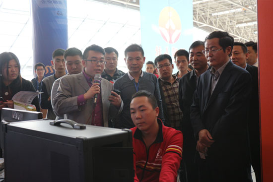 山东省中小企业局局长亲临汇隆合作商展会现场